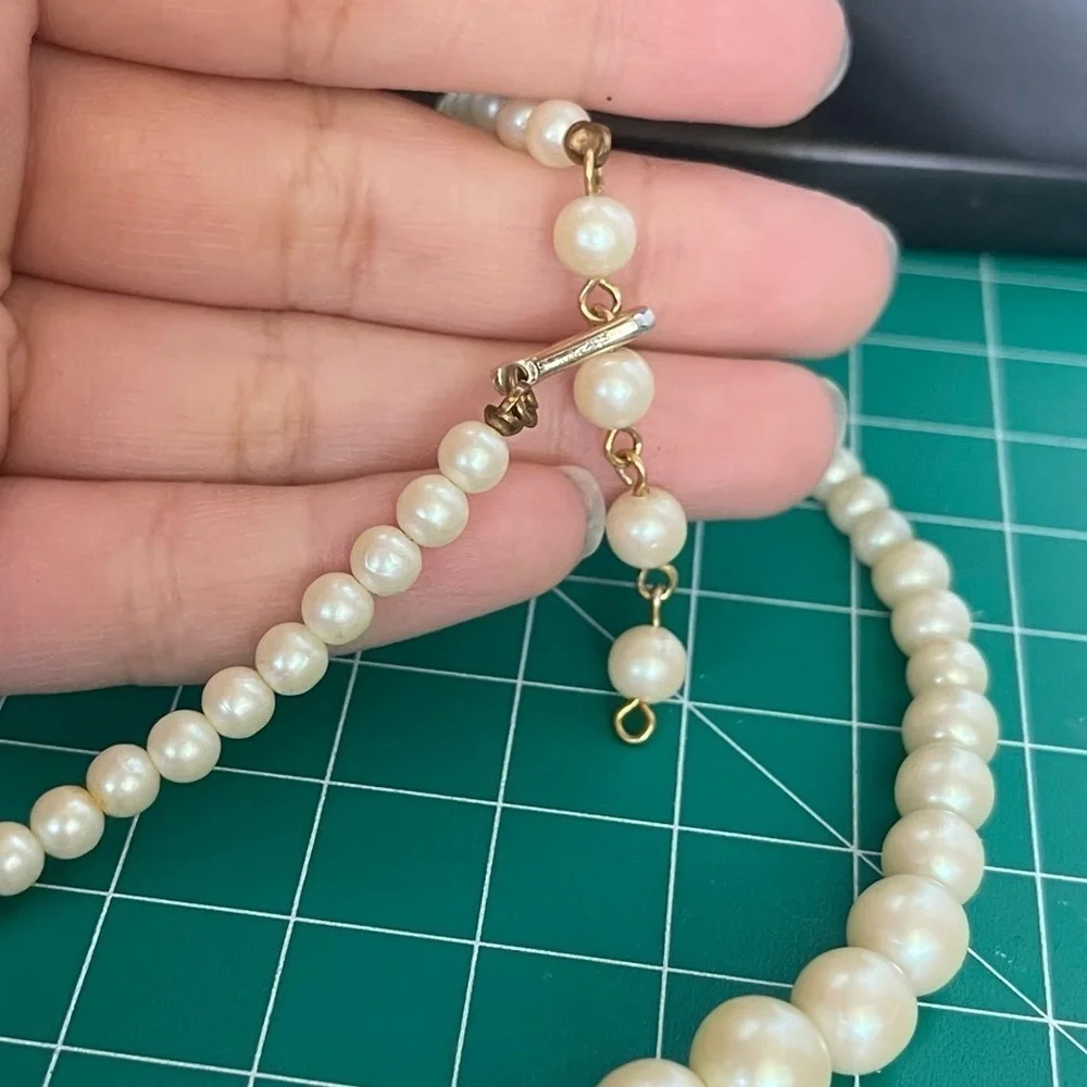 Vintage faux plastic pearl necklace